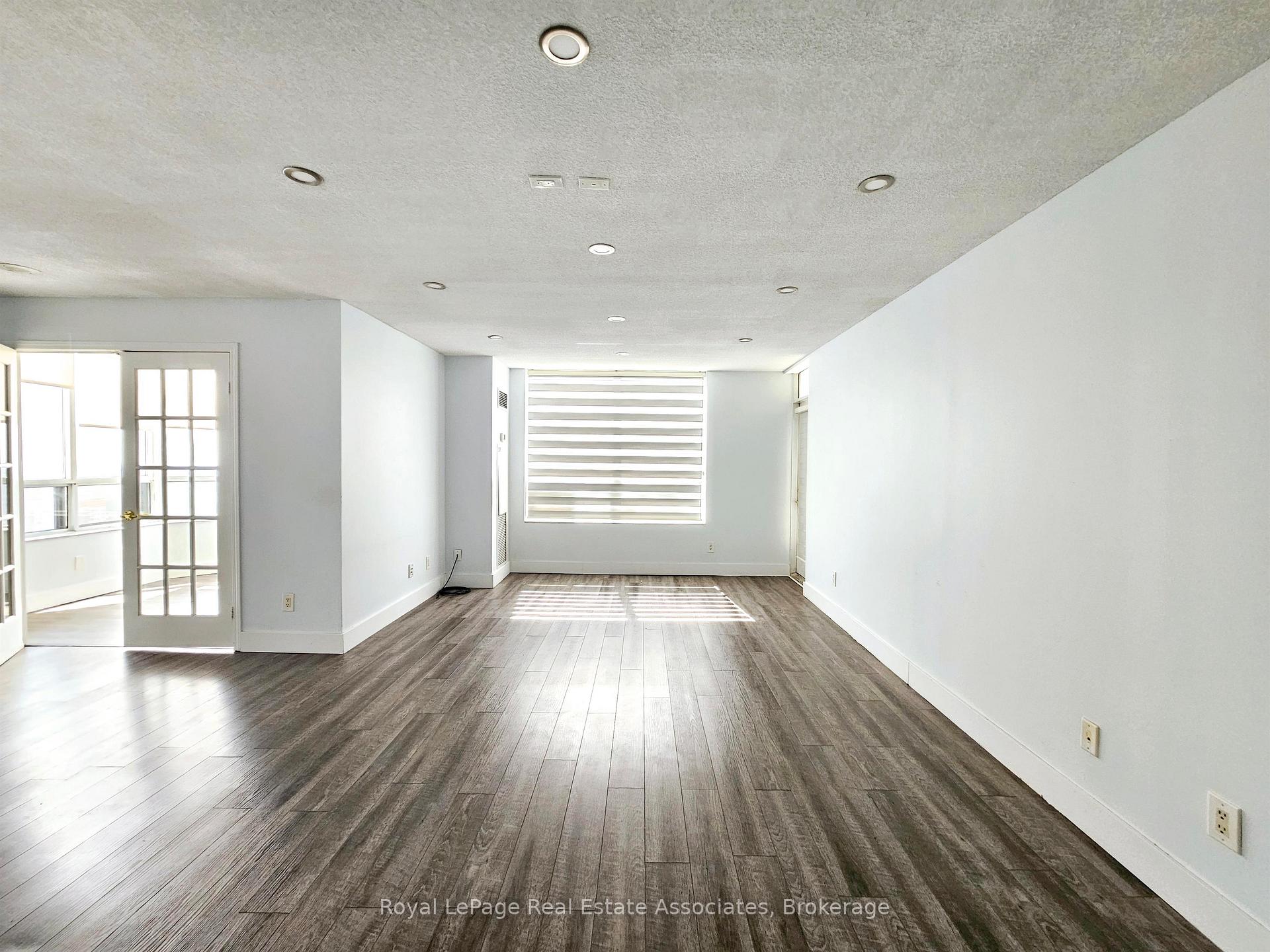 Photo 1 of Unit 2425, 25 Kingsbridge Garden Circle, Mississauga, Hurontario — HOMEH