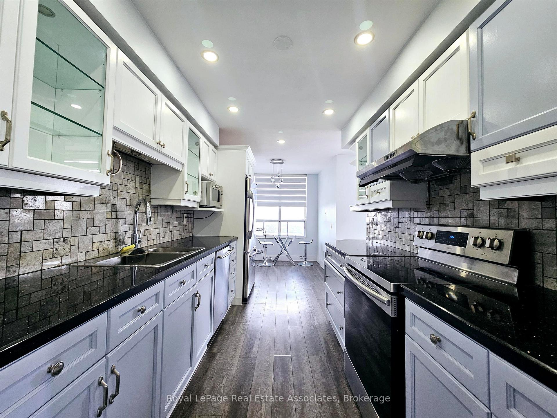 Photo 2 of Unit 2425, 25 Kingsbridge Garden Circle, Mississauga, Hurontario — HOMEH
