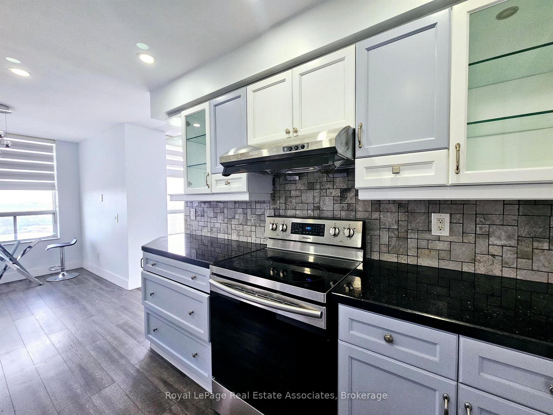 Photo 3 of Unit 2425, 25 Kingsbridge Garden Circle, Mississauga, Hurontario — HOMEH