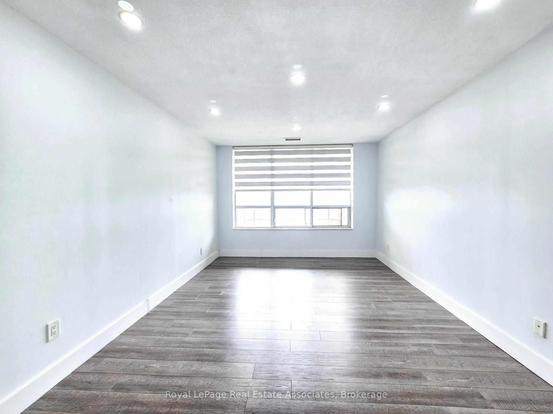 Photo 9 of Unit 2425, 25 Kingsbridge Garden Circle, Mississauga, Hurontario — HOMEH