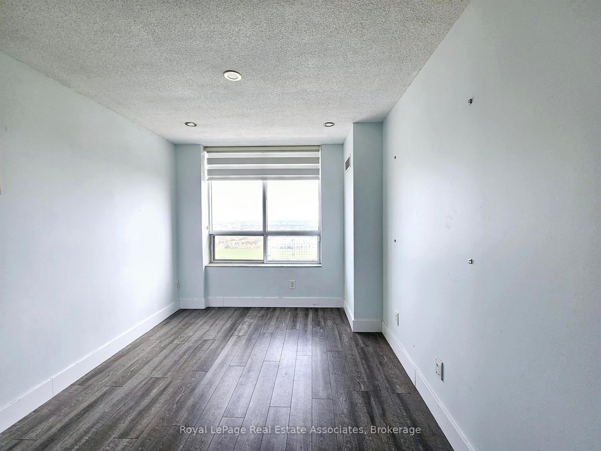 Photo 10 of Unit 2425, 25 Kingsbridge Garden Circle, Mississauga, Hurontario — HOMEH