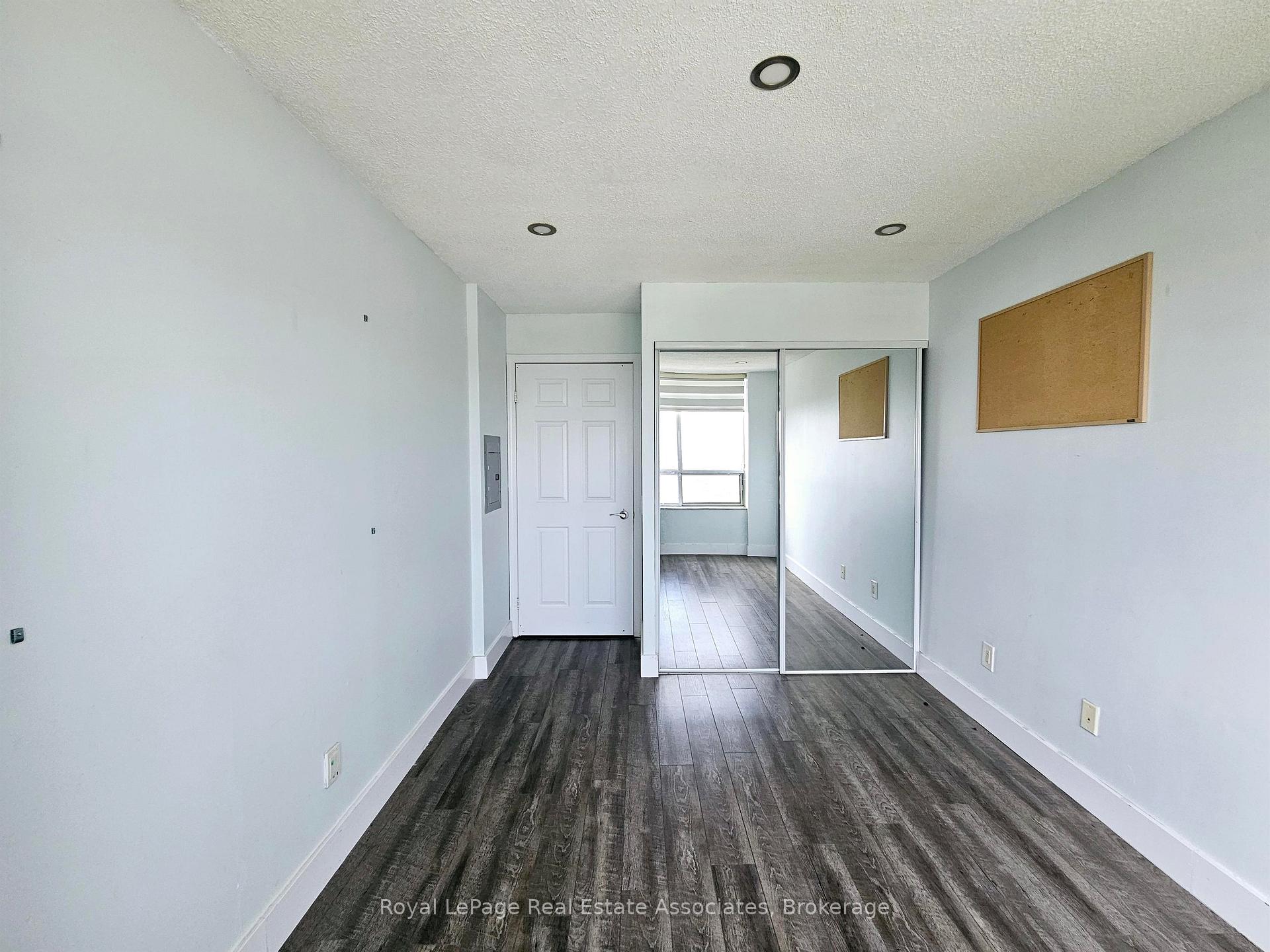 Photo 11 of Unit 2425, 25 Kingsbridge Garden Circle, Mississauga, Hurontario — HOMEH