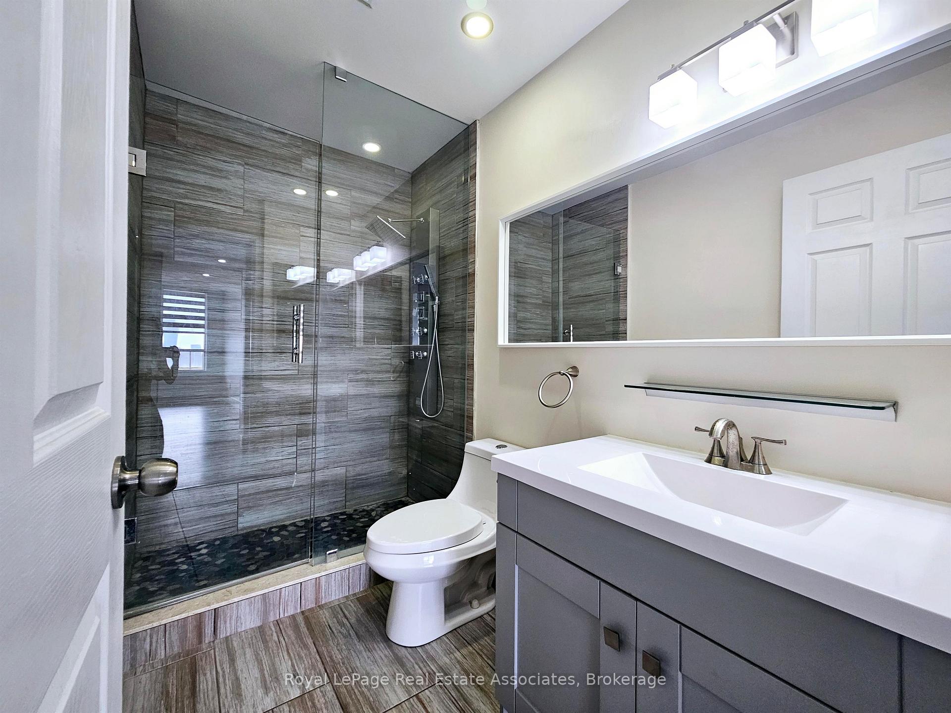 Photo 15 of Unit 2425, 25 Kingsbridge Garden Circle, Mississauga, Hurontario — HOMEH