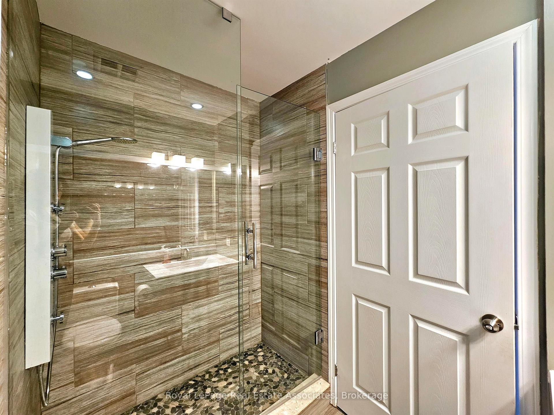 Photo 17 of Unit 2425, 25 Kingsbridge Garden Circle, Mississauga, Hurontario — HOMEH