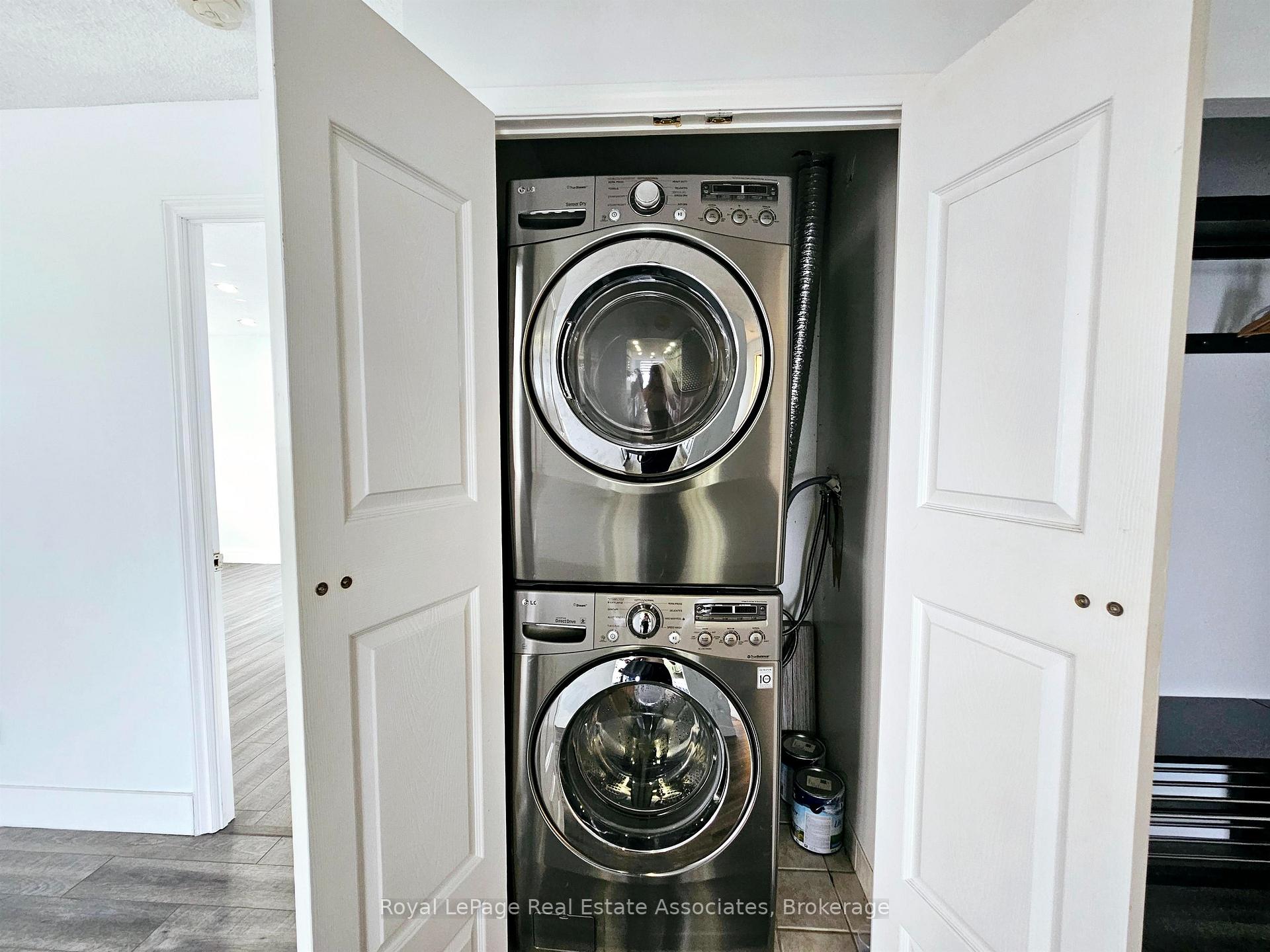 Photo 18 of Unit 2425, 25 Kingsbridge Garden Circle, Mississauga, Hurontario — HOMEH