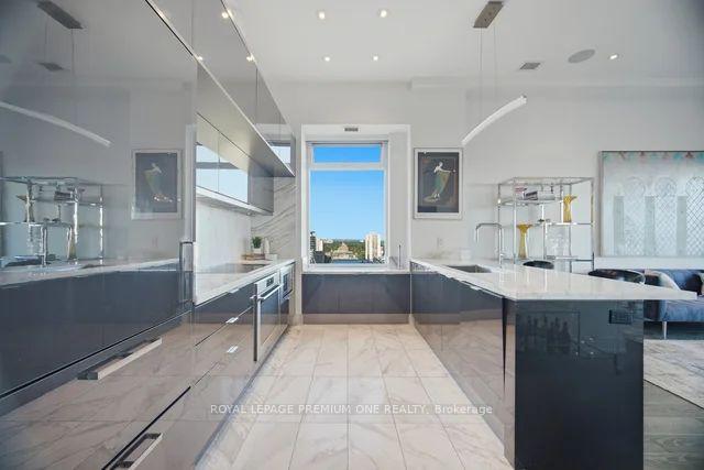 Photo 4 of Unit 3, 111 St Clair Avenue W, Toronto, Yonge-St. Clair — HOMEH