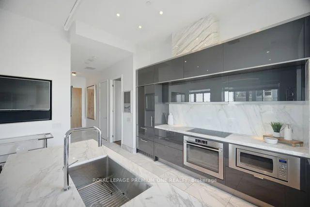 Photo 8 of Unit 3, 111 St Clair Avenue W, Toronto, Yonge-St. Clair — HOMEH