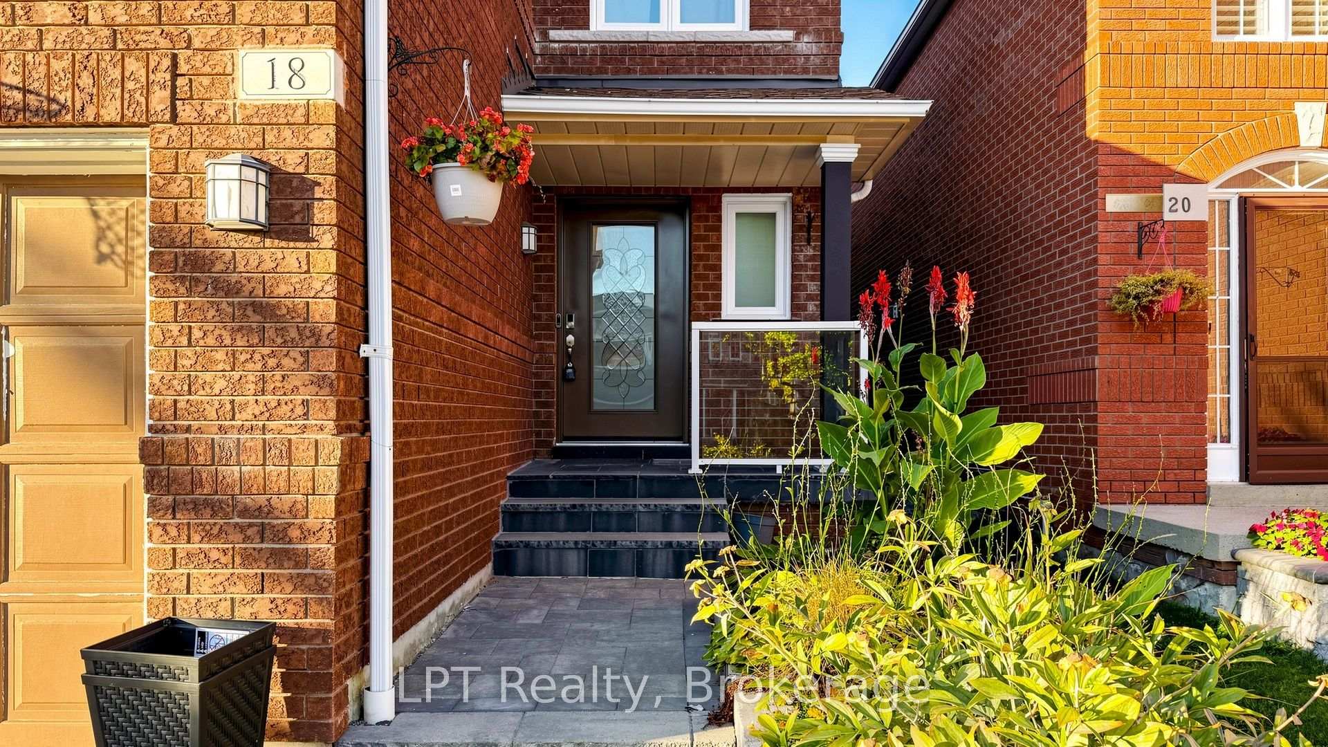 Photo 2 of 18 Tawn Crescent S, Ajax, Central — HOMEH