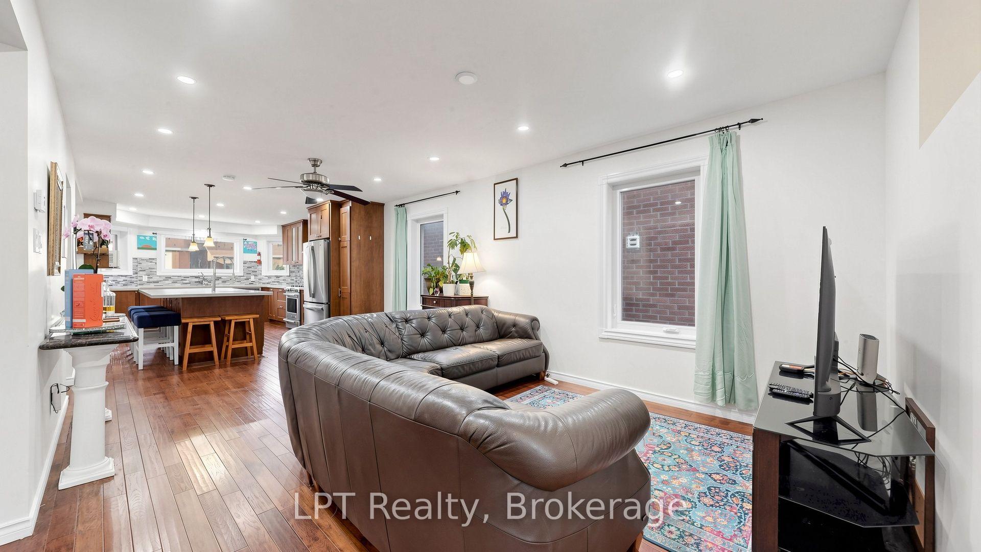 Photo 4 of 18 Tawn Crescent S, Ajax, Central — HOMEH