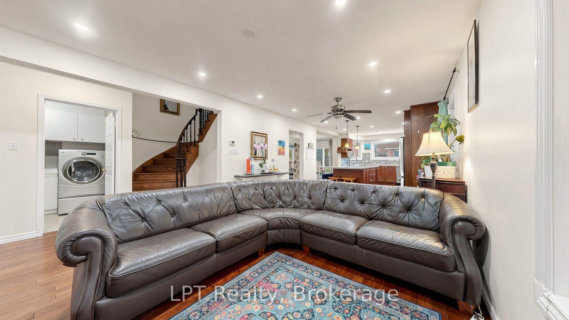 Photo 5 of 18 Tawn Crescent S, Ajax, Central — HOMEH