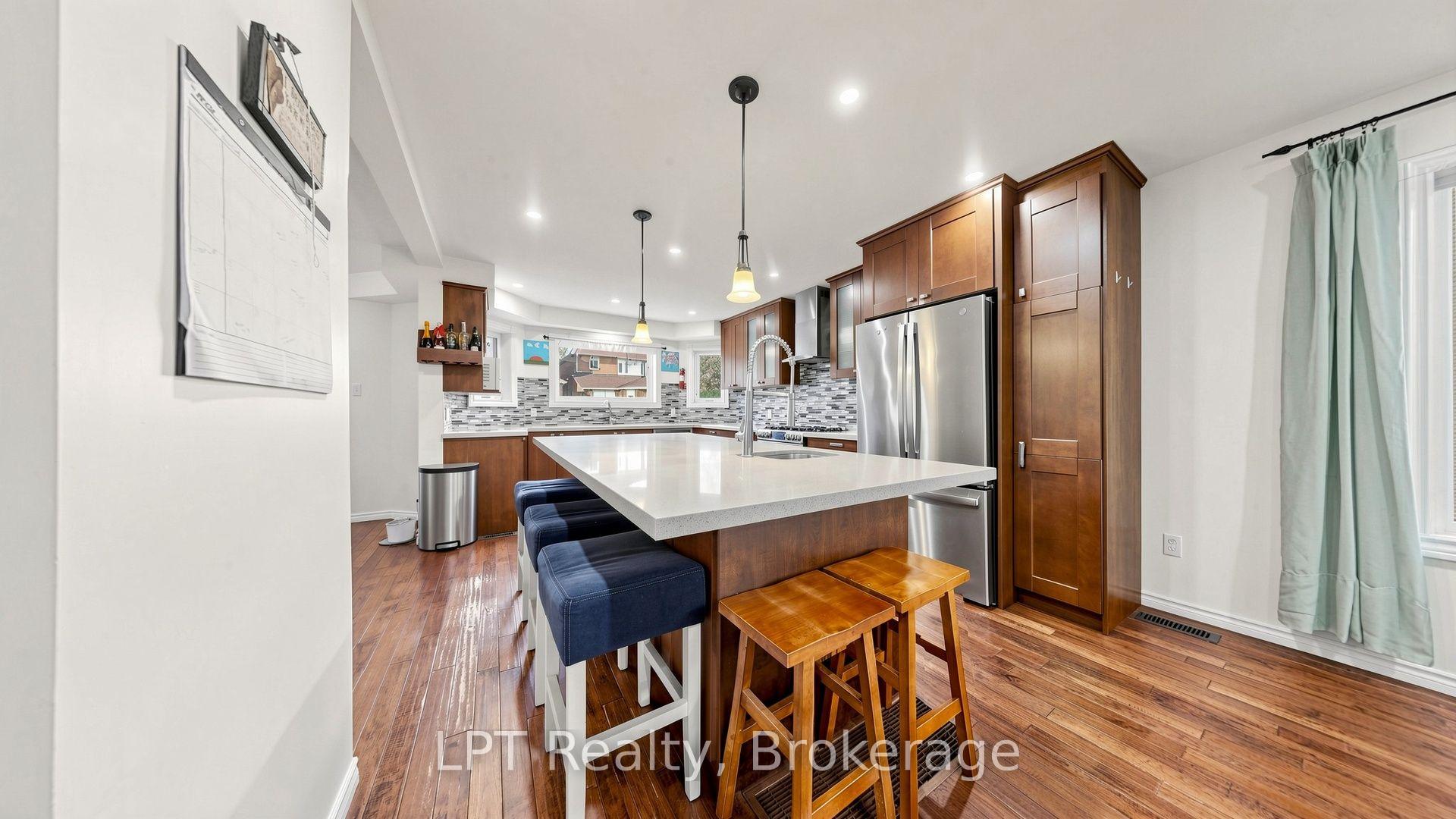 Photo 7 of 18 Tawn Crescent S, Ajax, Central — HOMEH