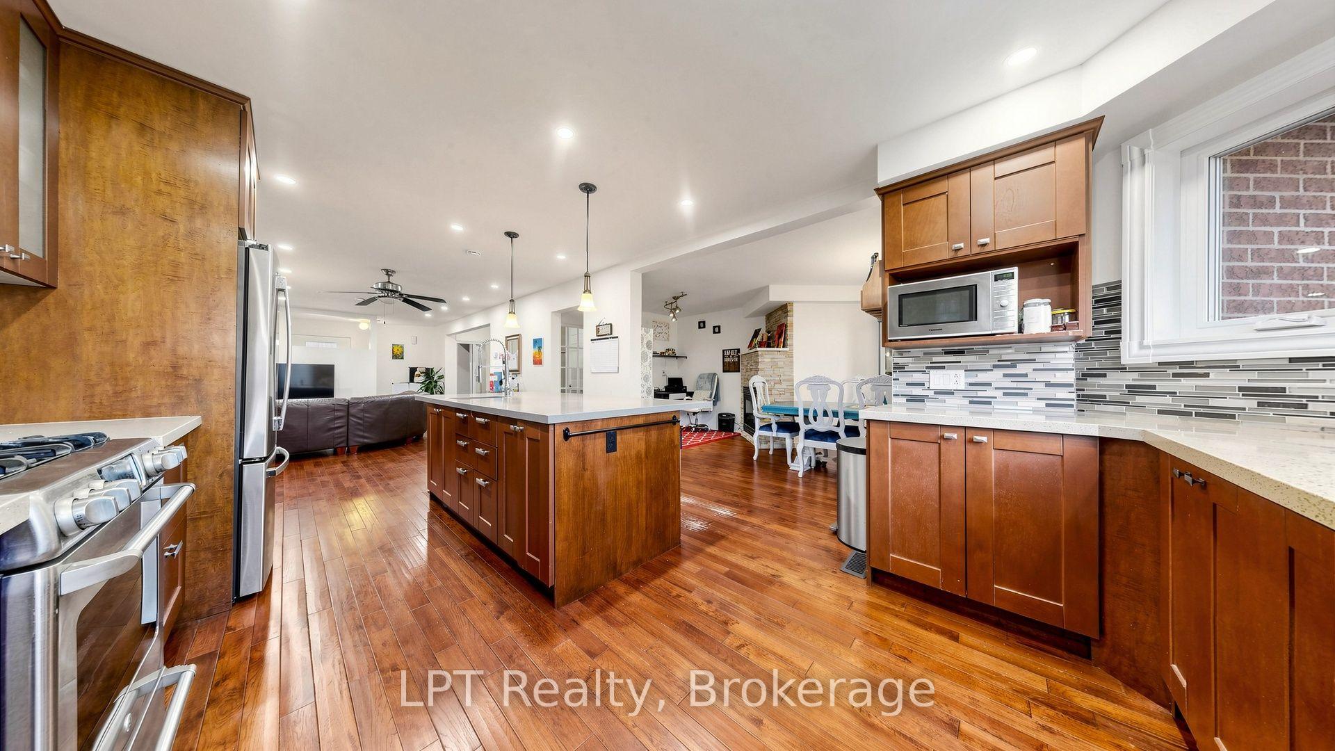Photo 8 of 18 Tawn Crescent S, Ajax, Central — HOMEH