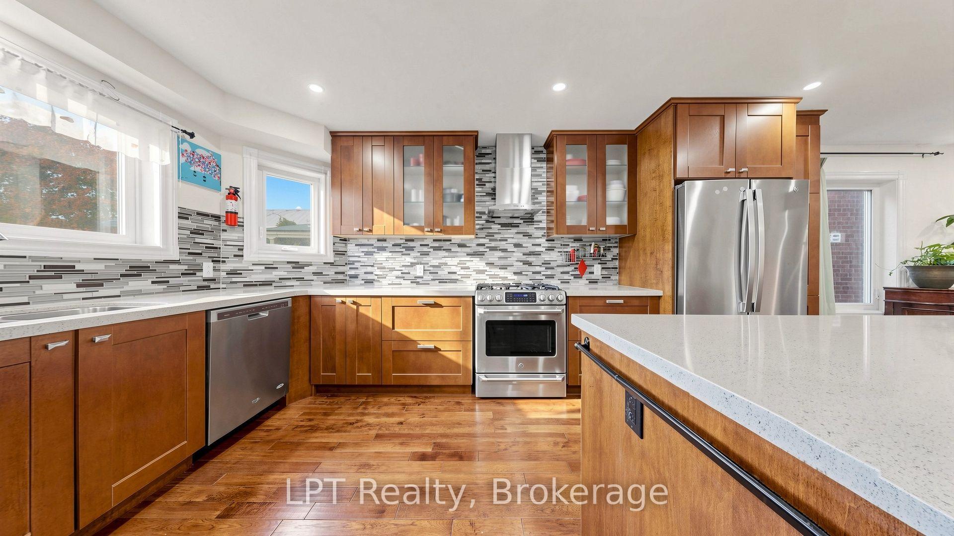 Photo 9 of 18 Tawn Crescent S, Ajax, Central — HOMEH