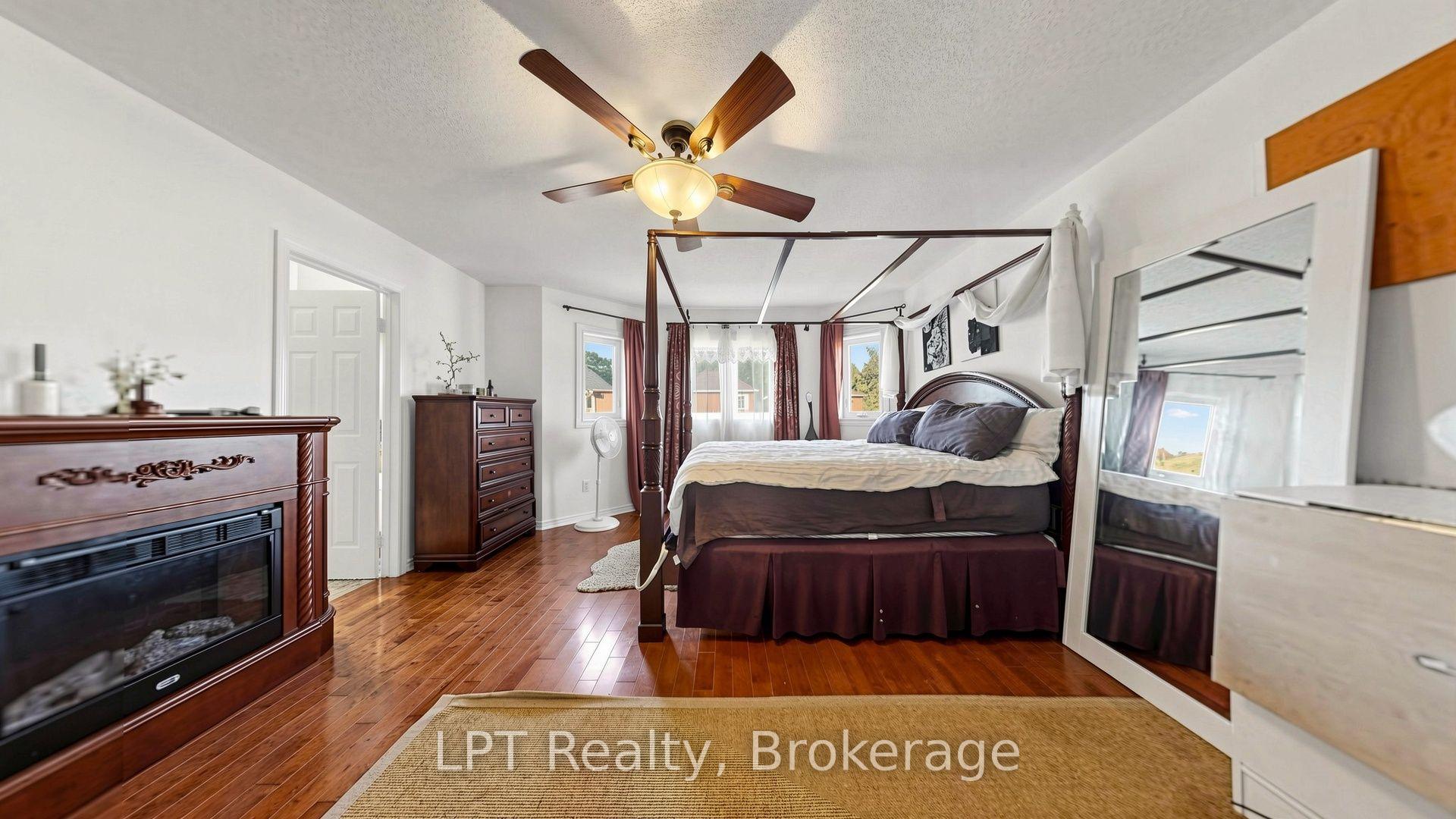 Photo 16 of 18 Tawn Crescent S, Ajax, Central — HOMEH