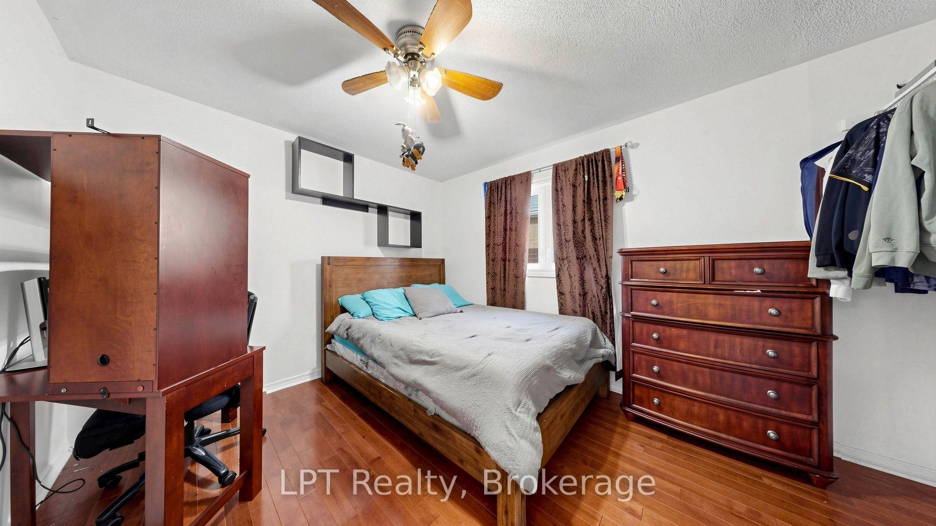 Photo 20 of 18 Tawn Crescent S, Ajax, Central — HOMEH