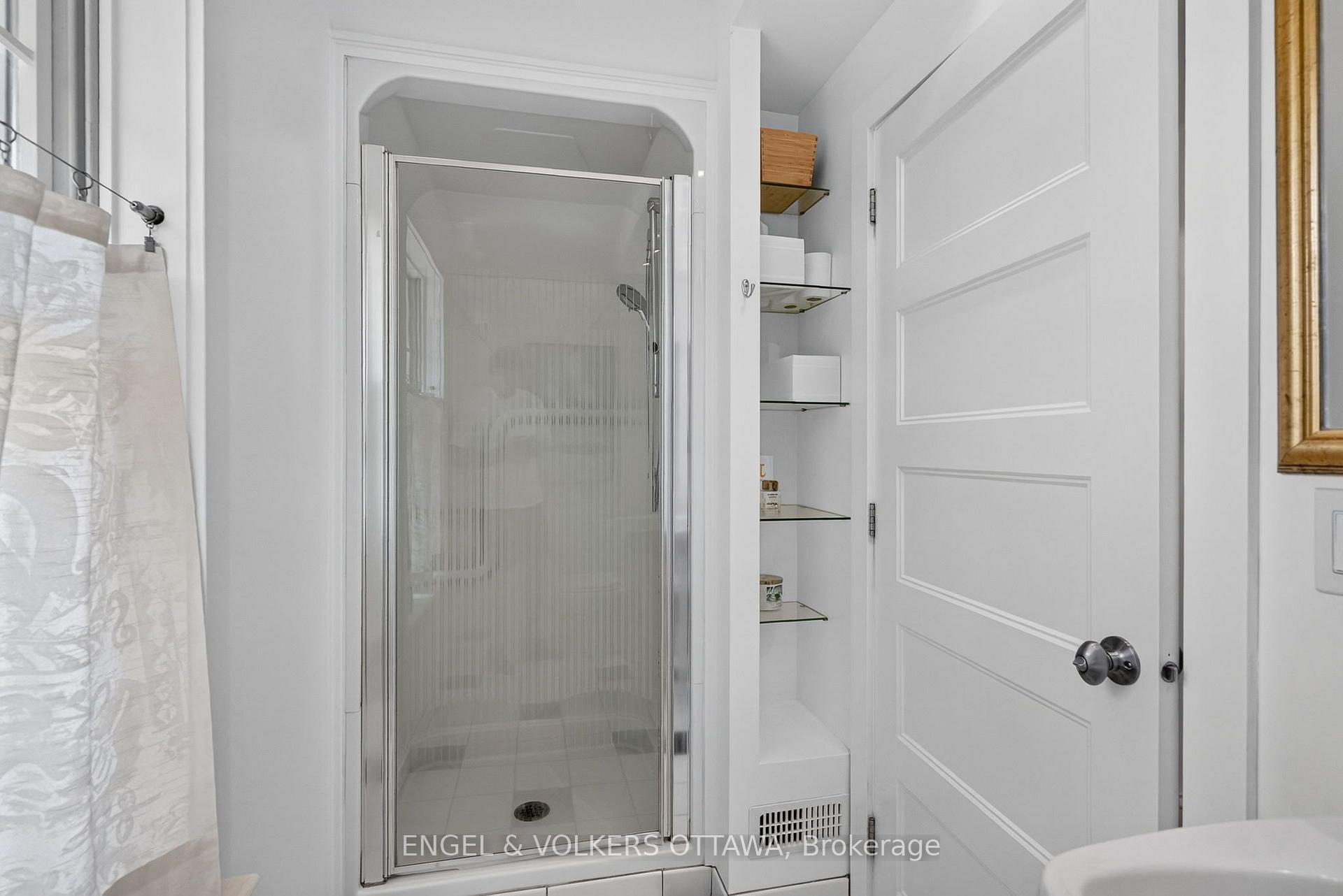Photo 20 of 459 Highland Avenue, Ottawa, McKellar/Highland — HOMEH