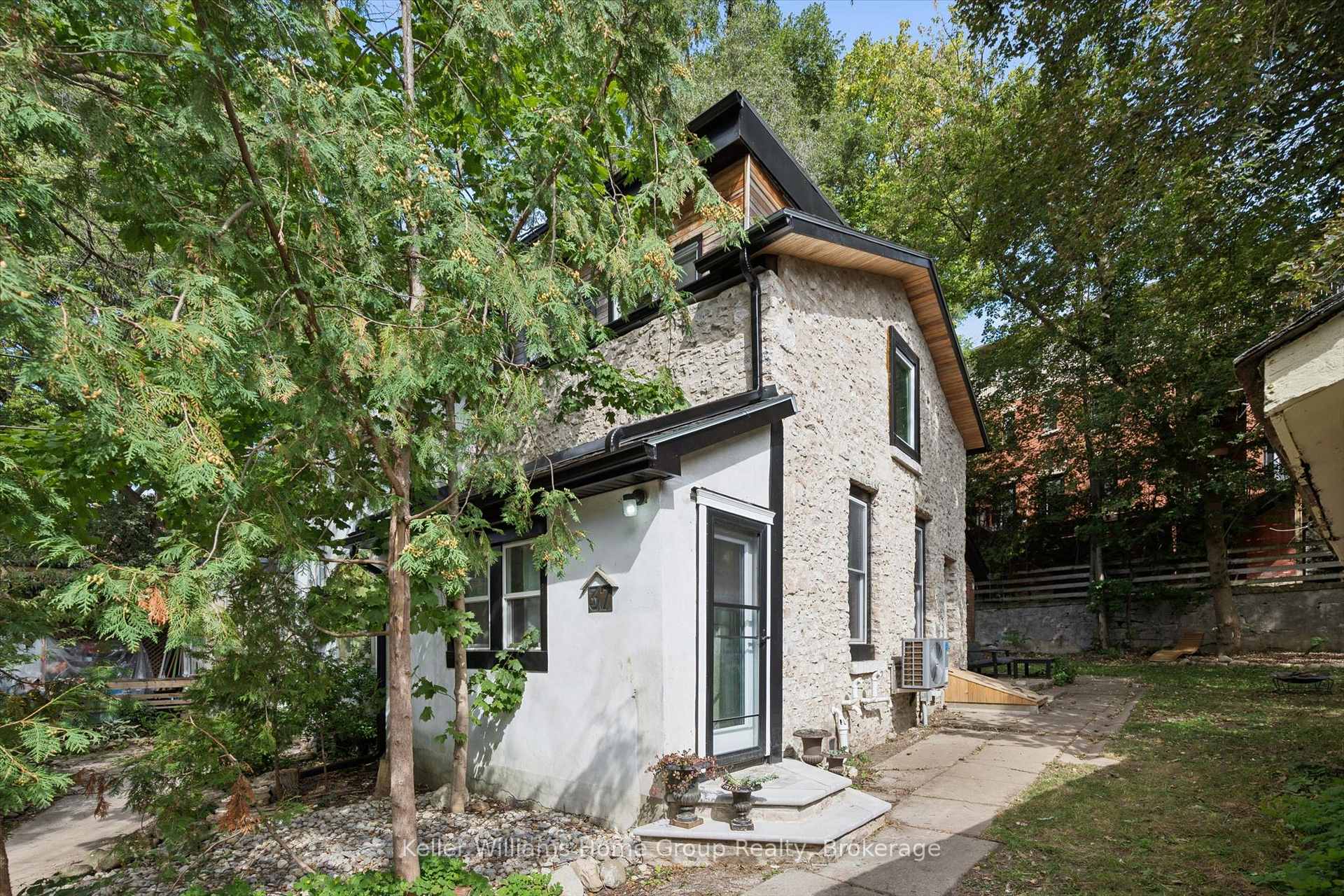 Photo 2 of 37 Arthur Street N, Guelph, St. George's — HOMEH