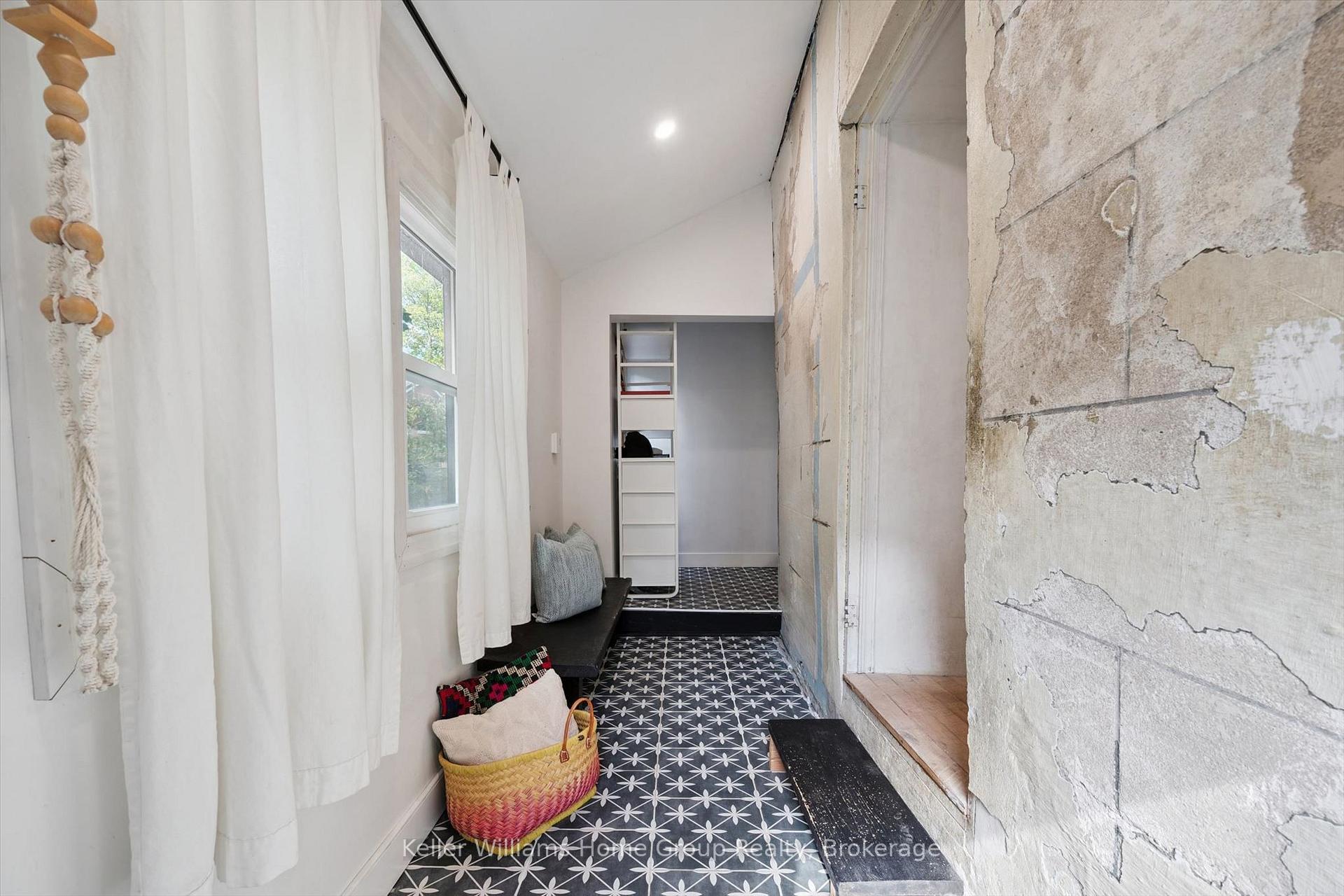 Photo 10 of 37 Arthur Street N, Guelph, St. George's — HOMEH