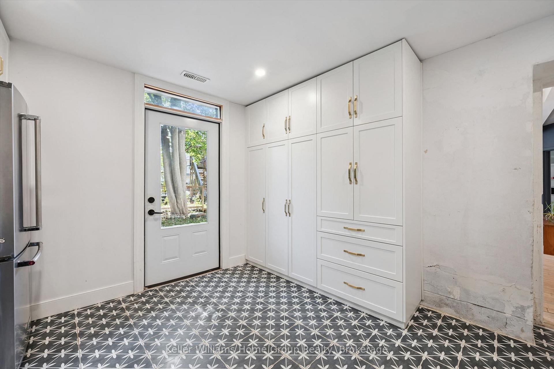 Photo 17 of 37 Arthur Street N, Guelph, St. George's — HOMEH