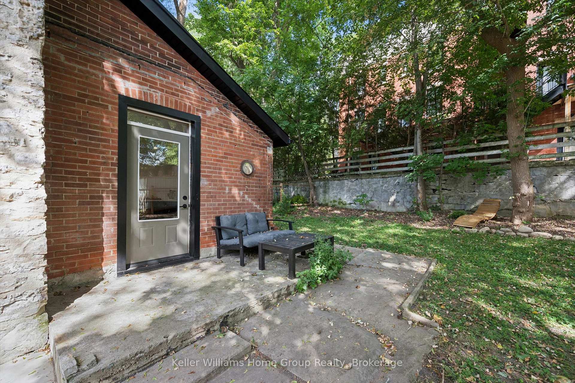 Photo 29 of 37 Arthur Street N, Guelph, St. George's — HOMEH