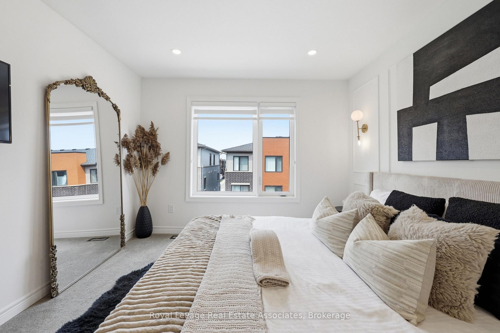 Photo 24 of 65 Dryden Lane, Hamilton, McQuesten — HOMEH