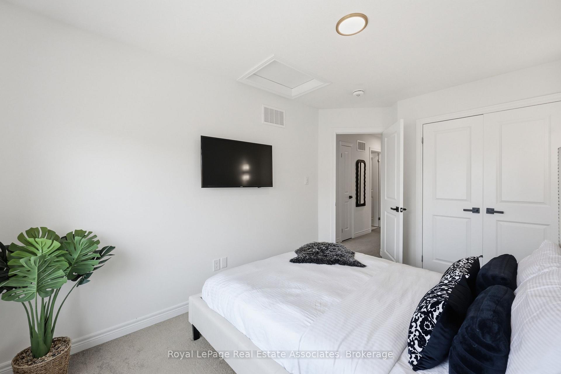 Photo 29 of 65 Dryden Lane, Hamilton, McQuesten — HOMEH