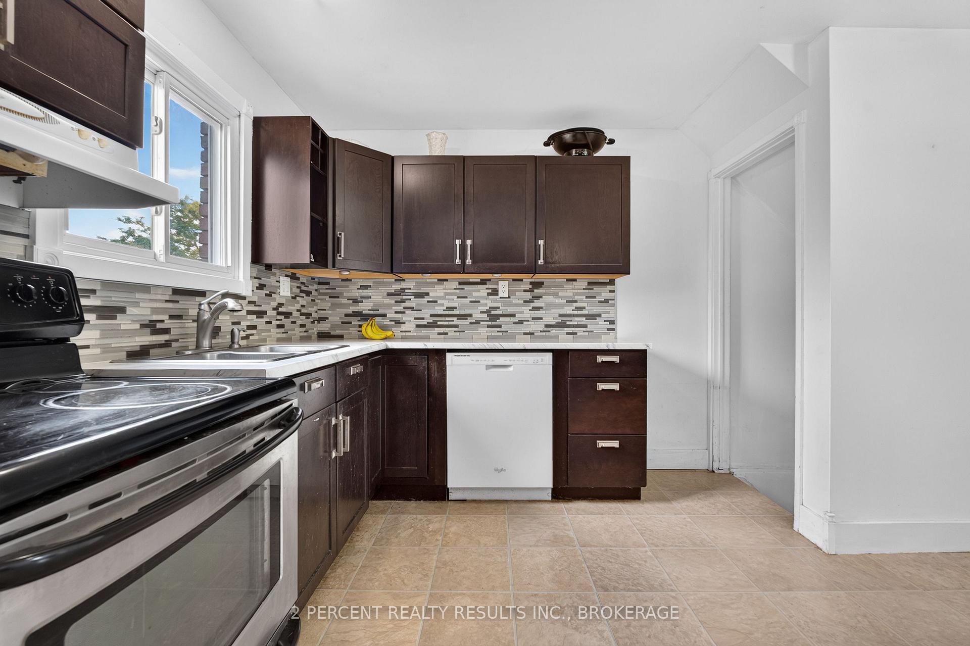 Photo 9 of 1046 Pinewood Place, Kingston, City Northwest — HOMEH