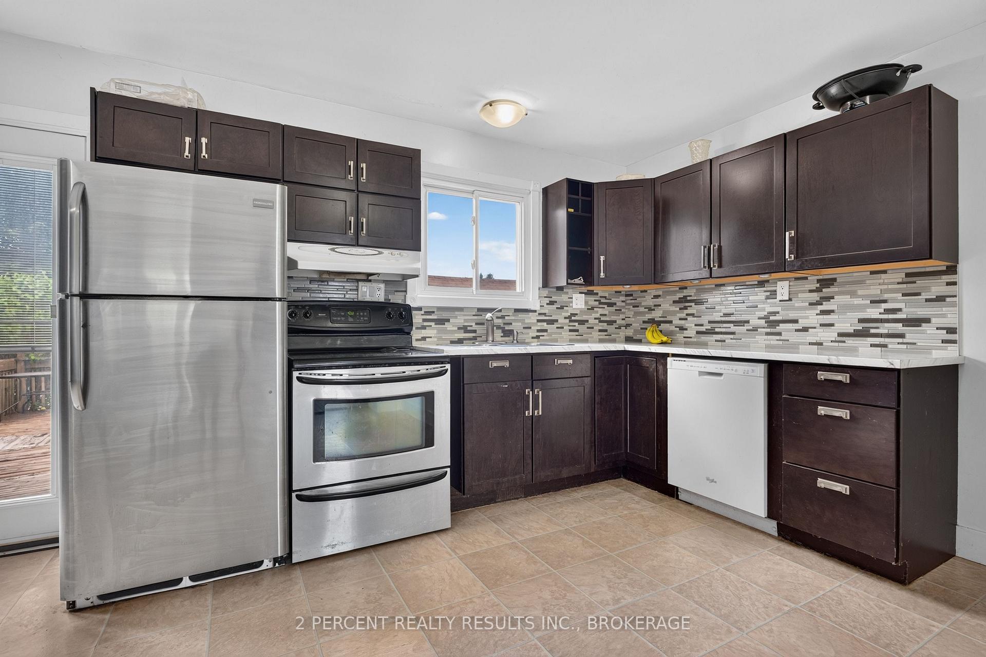 Photo 10 of 1046 Pinewood Place, Kingston, City Northwest — HOMEH