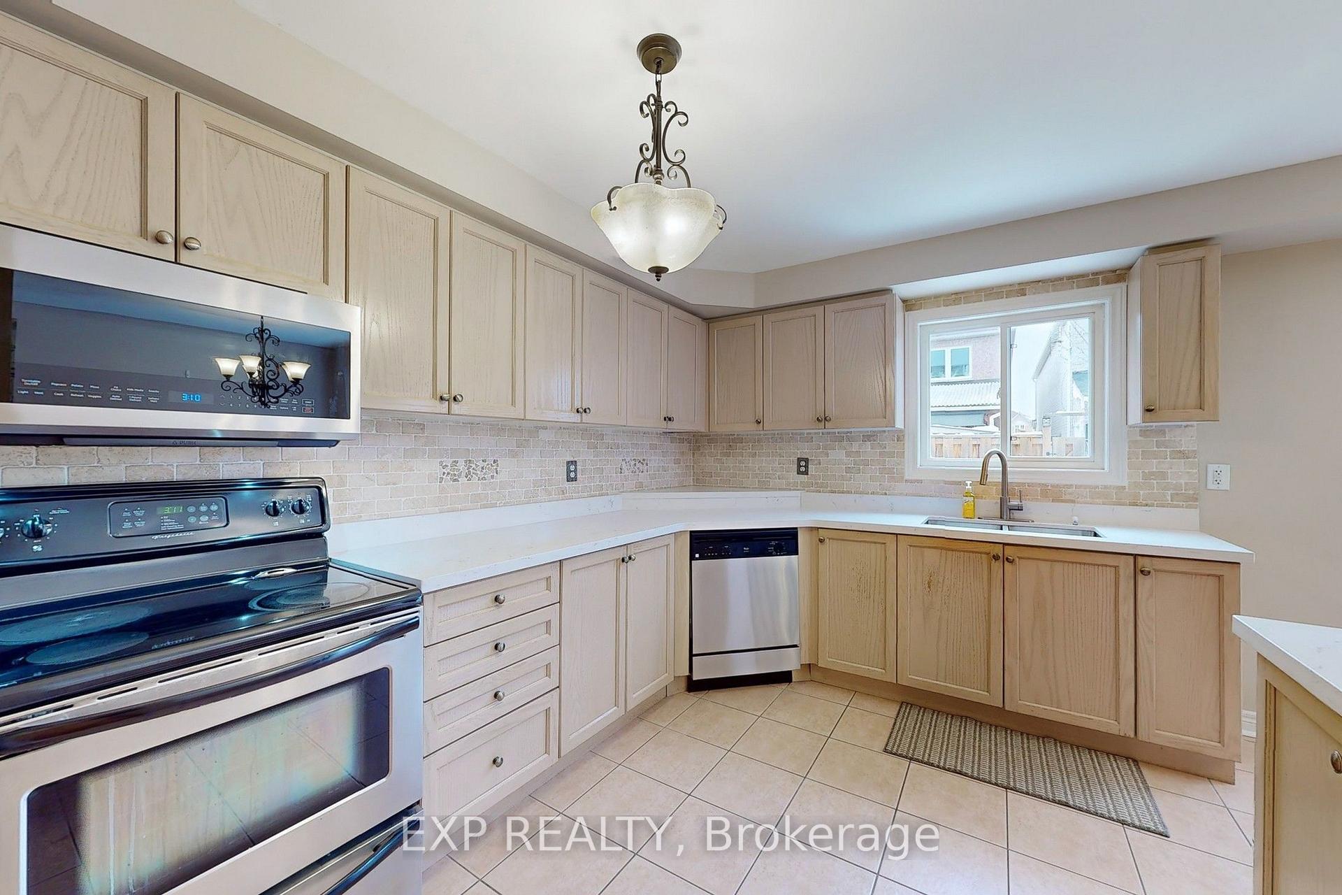 Photo 6 of Unit 36, 21 Eastview Gate, Brampton, Bram East — HOMEH