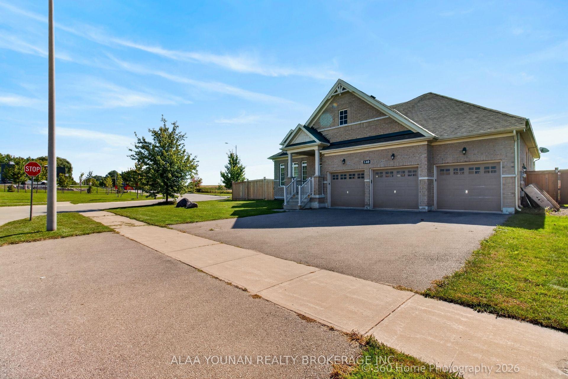 Photo 2 of 140 Copeland Crescent, Innisfil, Cookstown — HOMEH