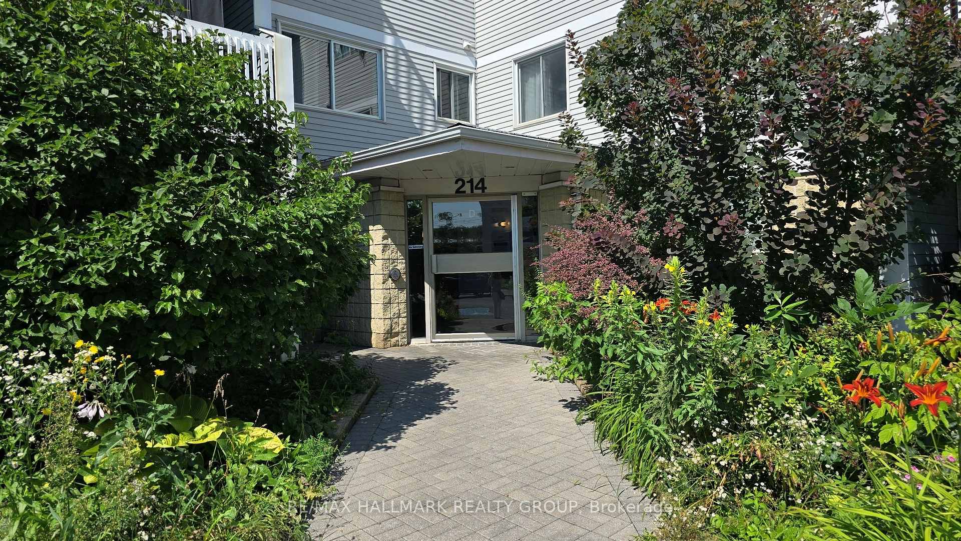 Photo 3 of Unit 101, 214 Viewmount Drive, Ottawa, Borden Farm/Stewart Farm/Carleton Heights/Parkwood Hills — HOMEH