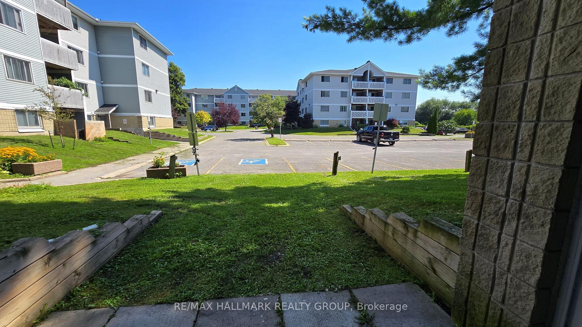 Photo 16 of Unit 101, 214 Viewmount Drive, Ottawa, Borden Farm/Stewart Farm/Carleton Heights/Parkwood Hills — HOMEH