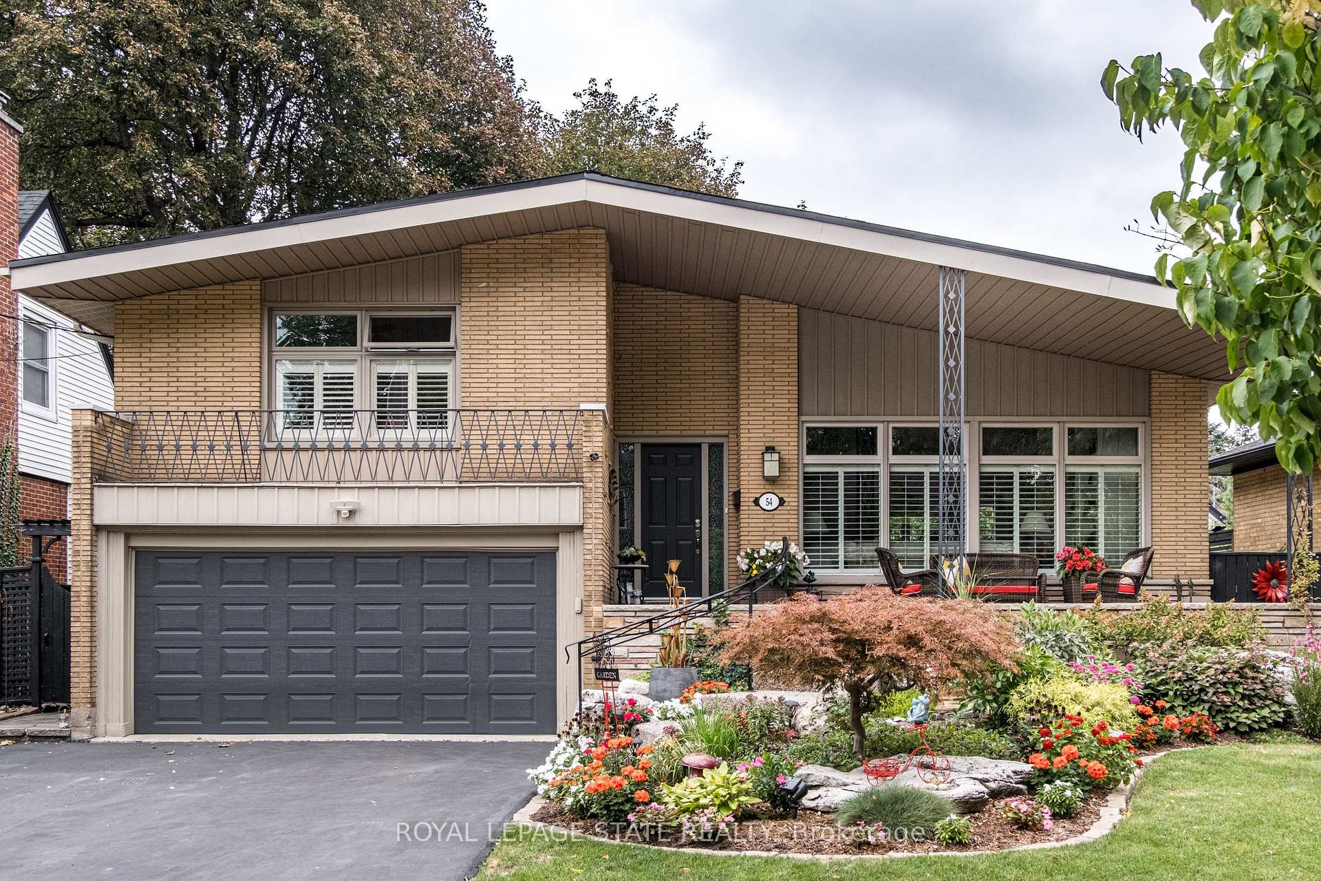 Photo of 54 Inverness Avenue W