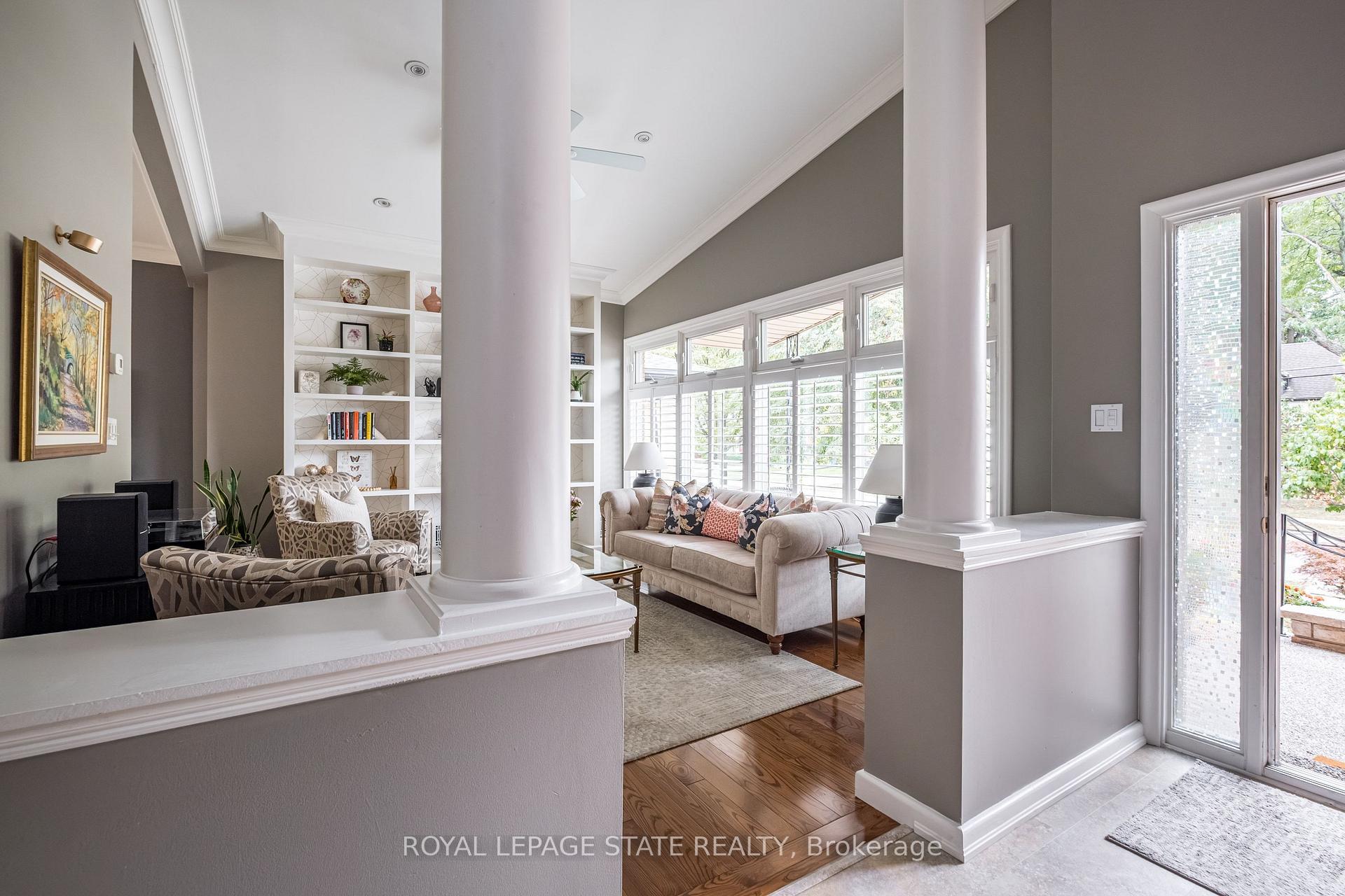 Photo 3 of 54 Inverness Avenue W, Hamilton, Southam — HOMEH