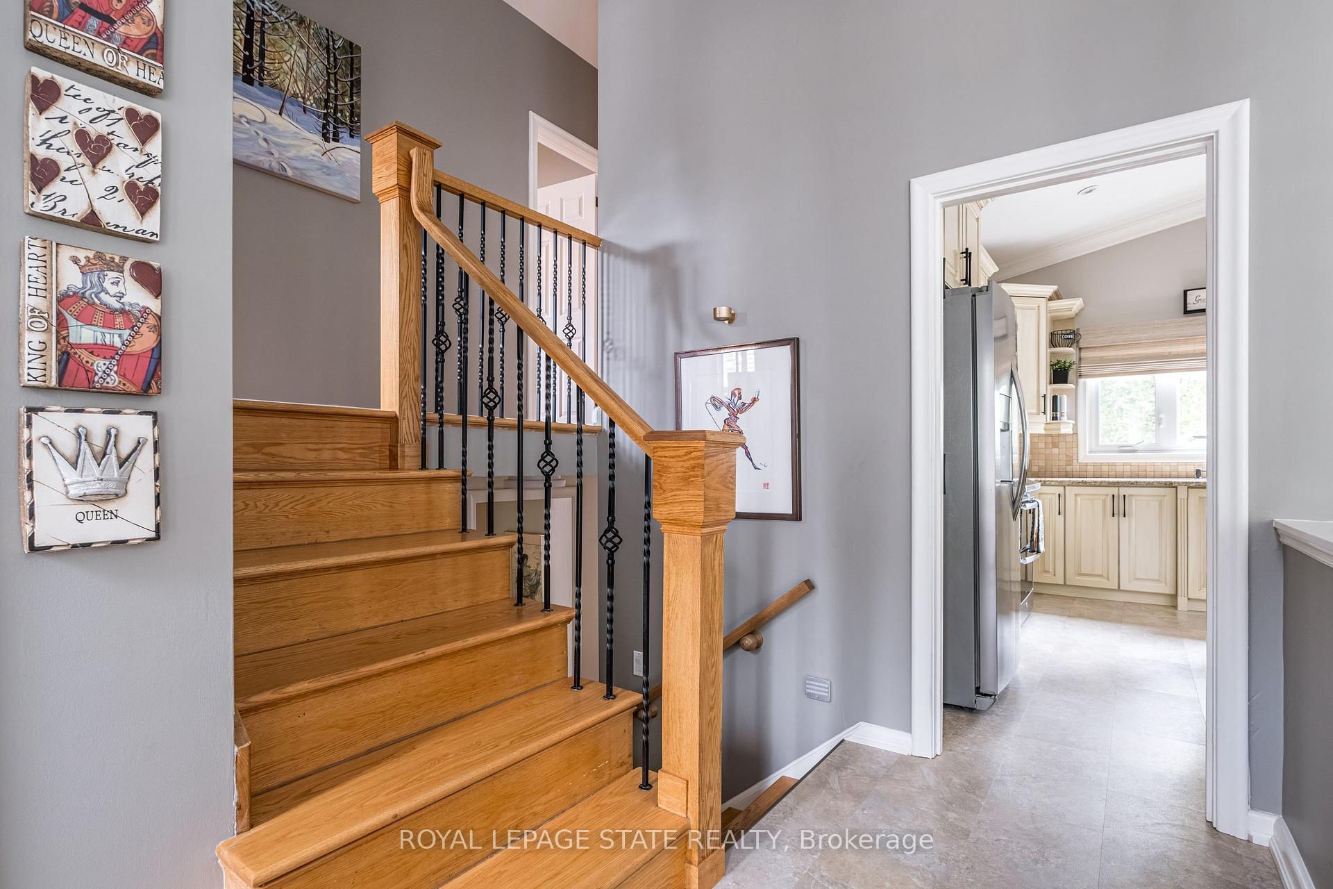 Photo 4 of 54 Inverness Avenue W, Hamilton, Southam — HOMEH