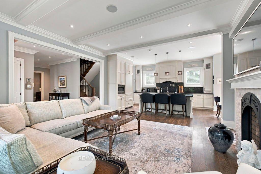 Photo 10 of 4053 Apple Valley Lane, Burlington, Shoreacres — HOMEH