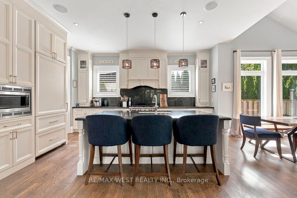 Photo 12 of 4053 Apple Valley Lane, Burlington, Shoreacres — HOMEH