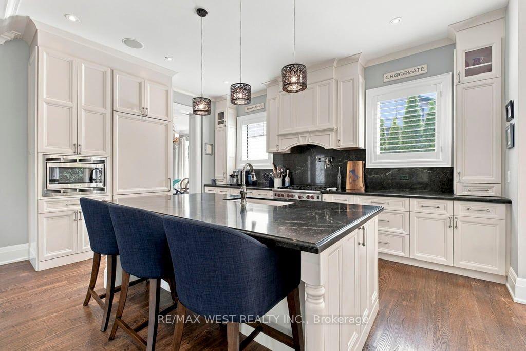 Photo 13 of 4053 Apple Valley Lane, Burlington, Shoreacres — HOMEH