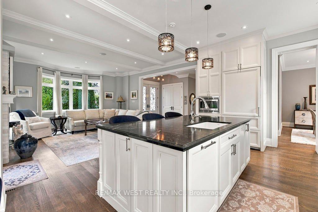 Photo 16 of 4053 Apple Valley Lane, Burlington, Shoreacres — HOMEH