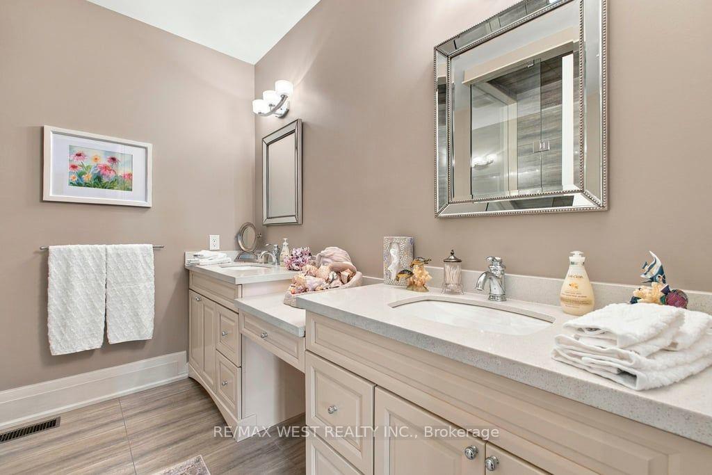 Photo 35 of 4053 Apple Valley Lane, Burlington, Shoreacres — HOMEH
