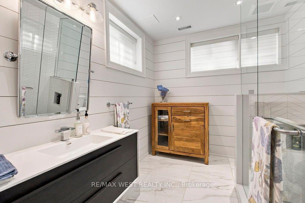 Photo 43 of 4053 Apple Valley Lane, Burlington, Shoreacres — HOMEH