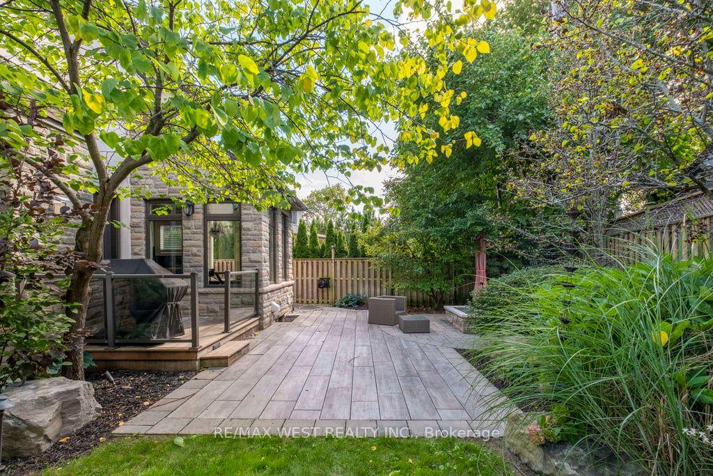 Photo 45 of 4053 Apple Valley Lane, Burlington, Shoreacres — HOMEH