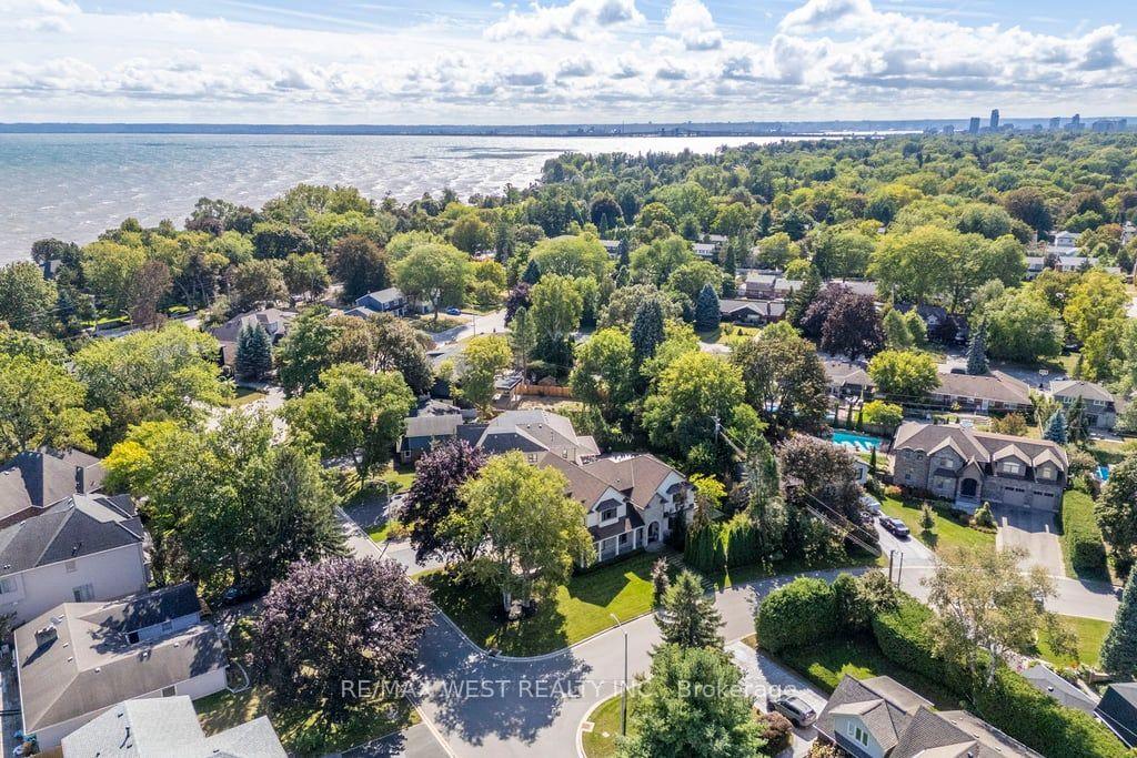 Photo 47 of 4053 Apple Valley Lane, Burlington, Shoreacres — HOMEH