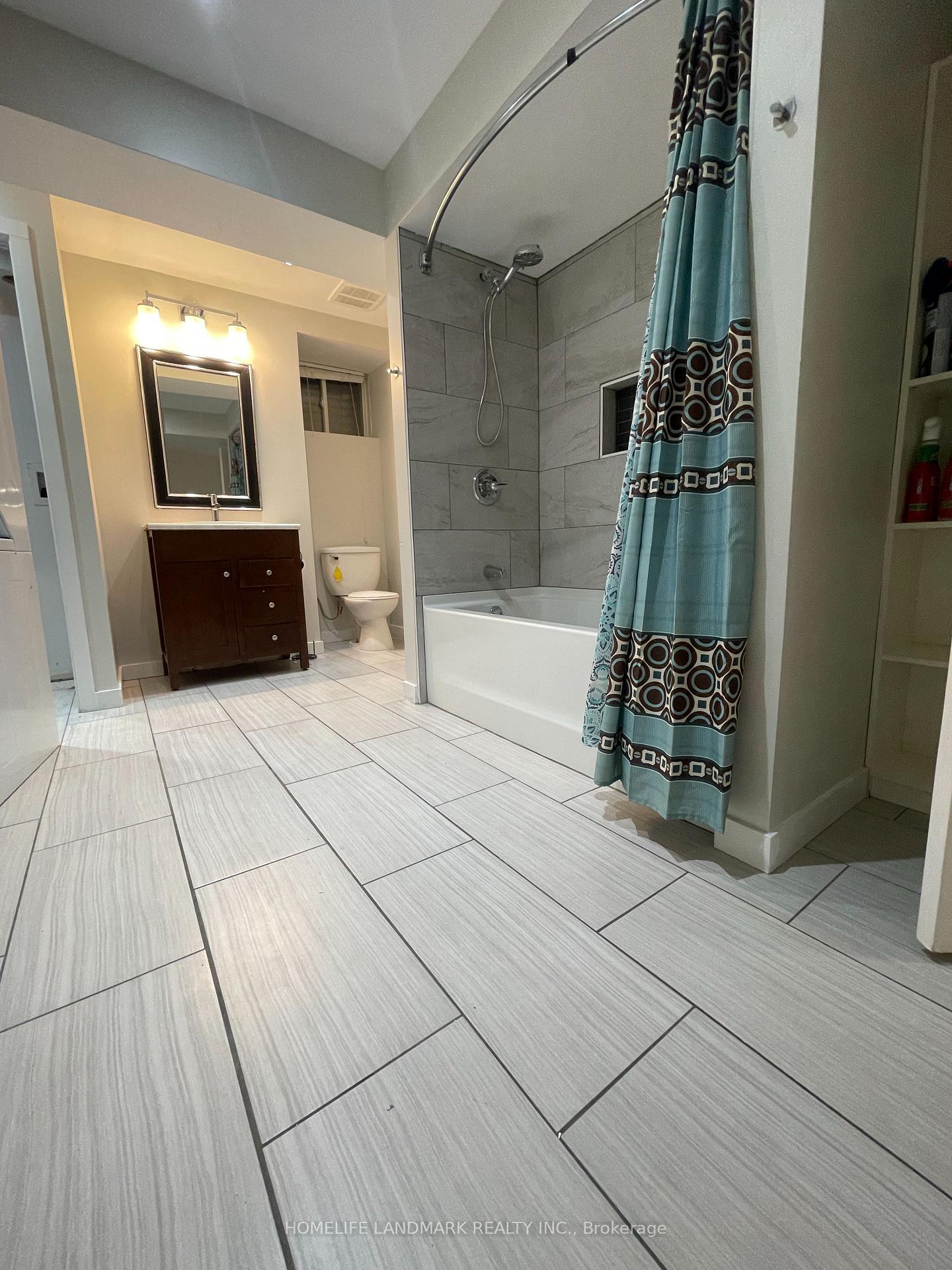 Photo 7 of 17 Lang Drive, Barrie, Northwest — HOMEH