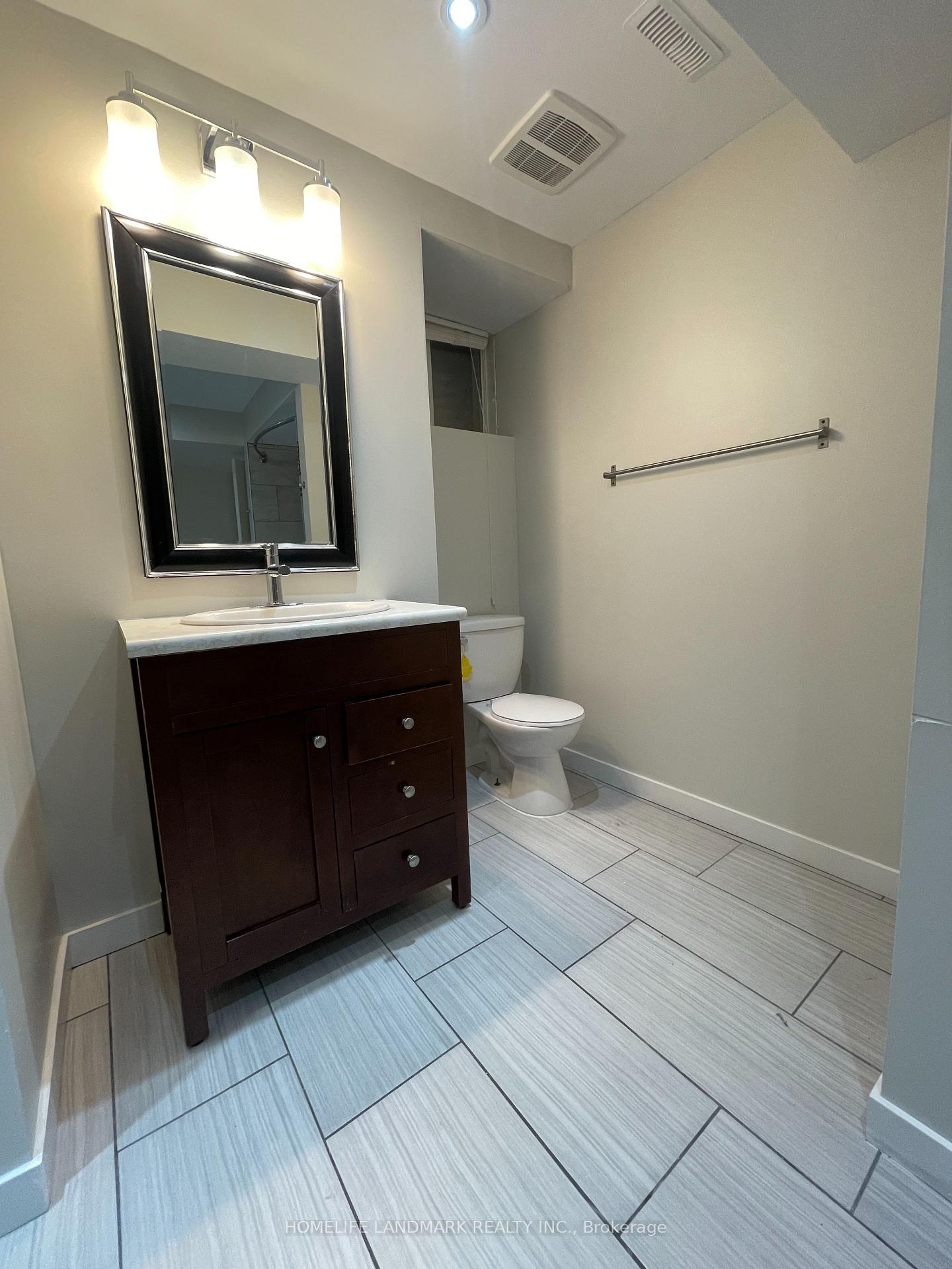 Photo 8 of 17 Lang Drive, Barrie, Northwest — HOMEH