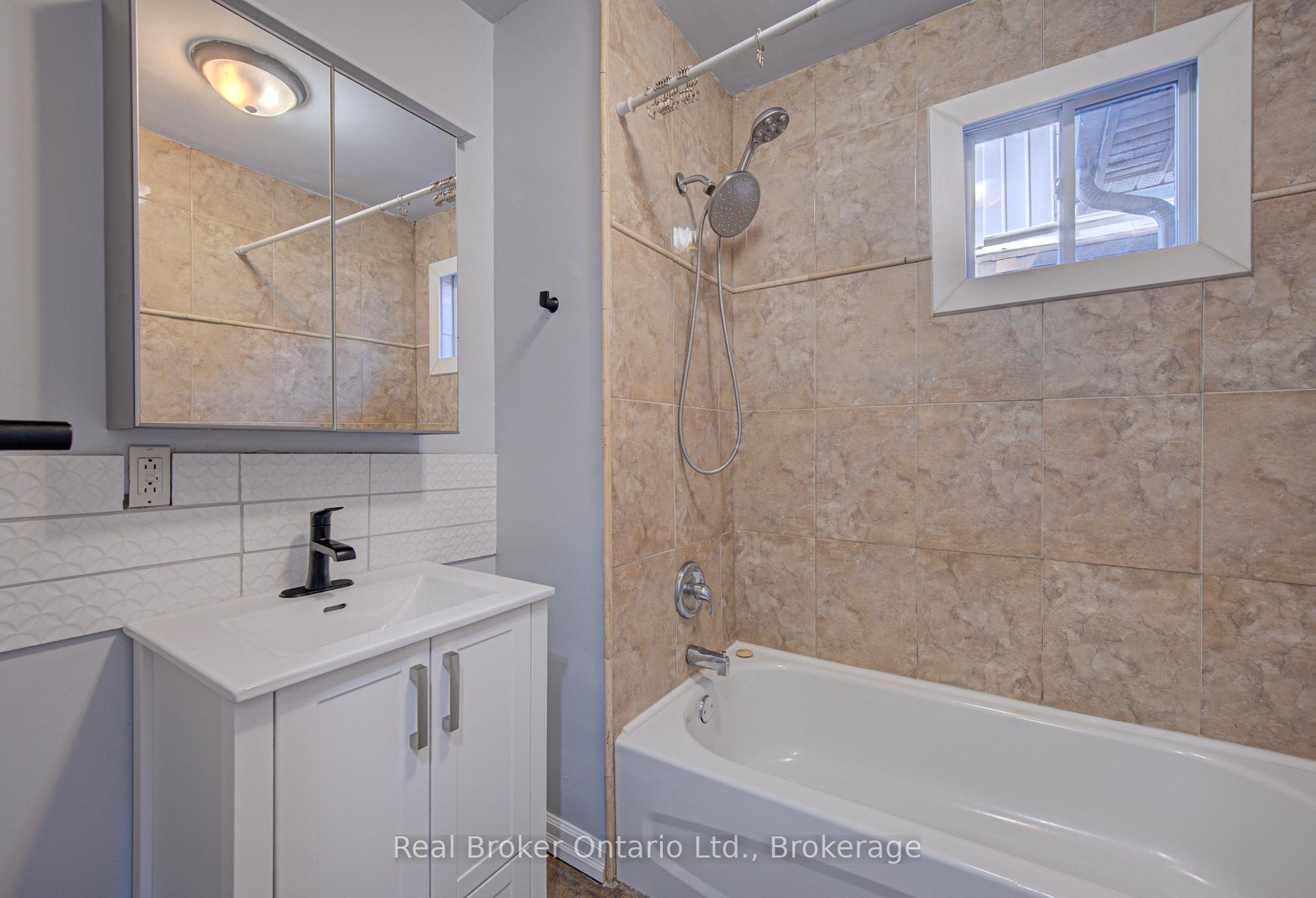 Photo 23 of 299 Bay Street N, Hamilton, Central — HOMEH