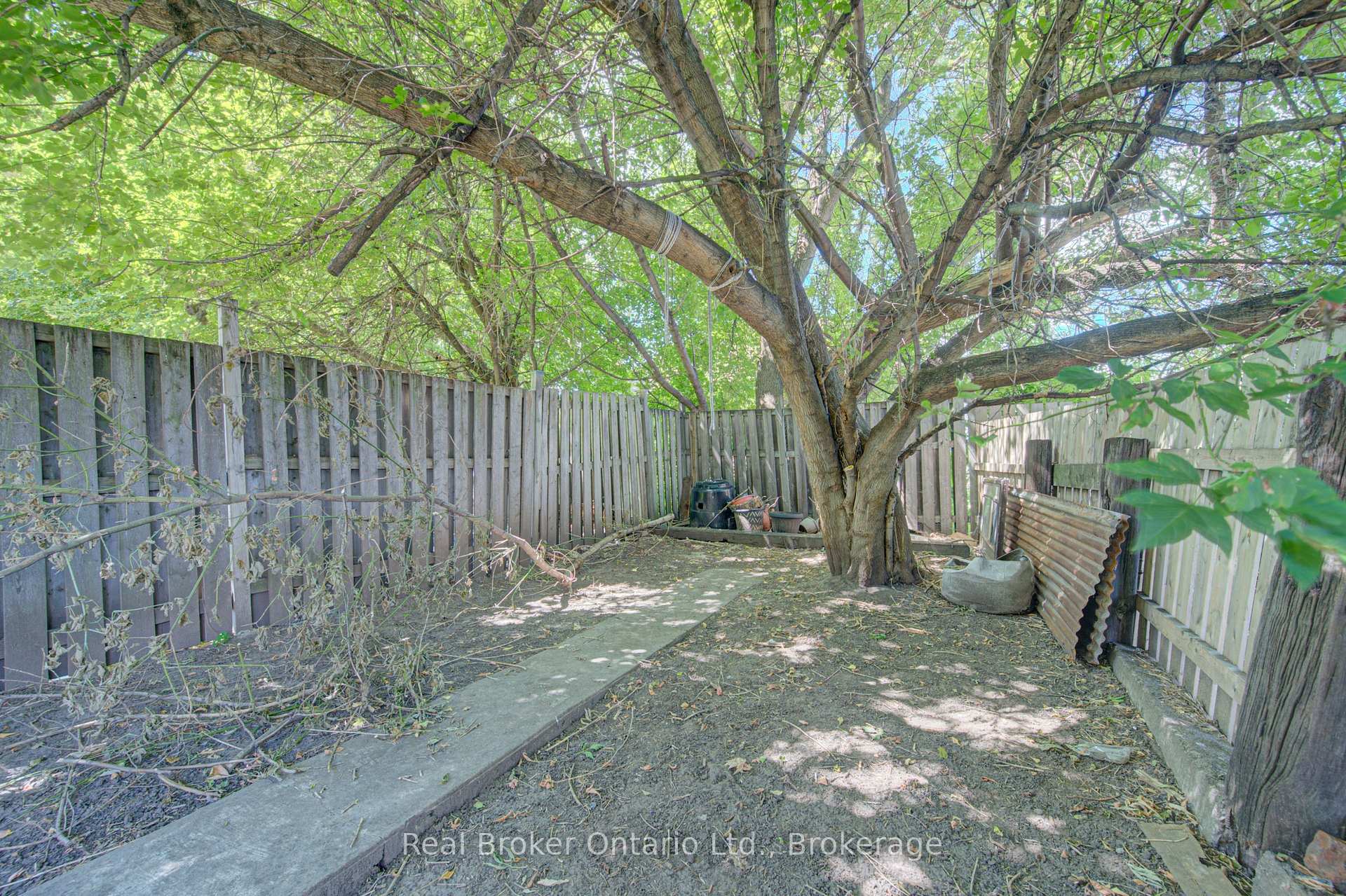 Photo 37 of 299 Bay Street N, Hamilton, Central — HOMEH