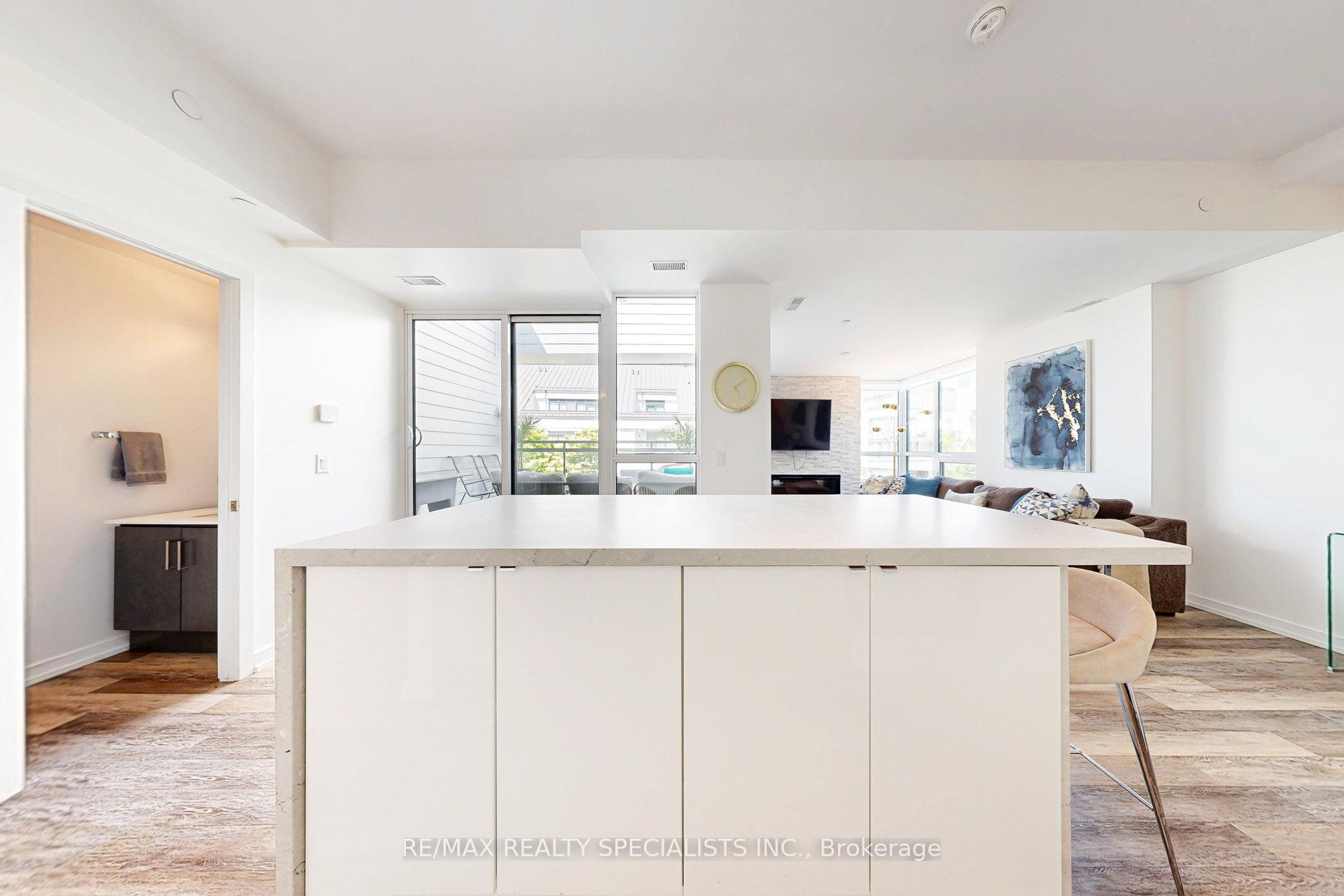 Photo 15 of Unit 10, 233 Broward Way, Innisfil, Rural Innisfil — HOMEH