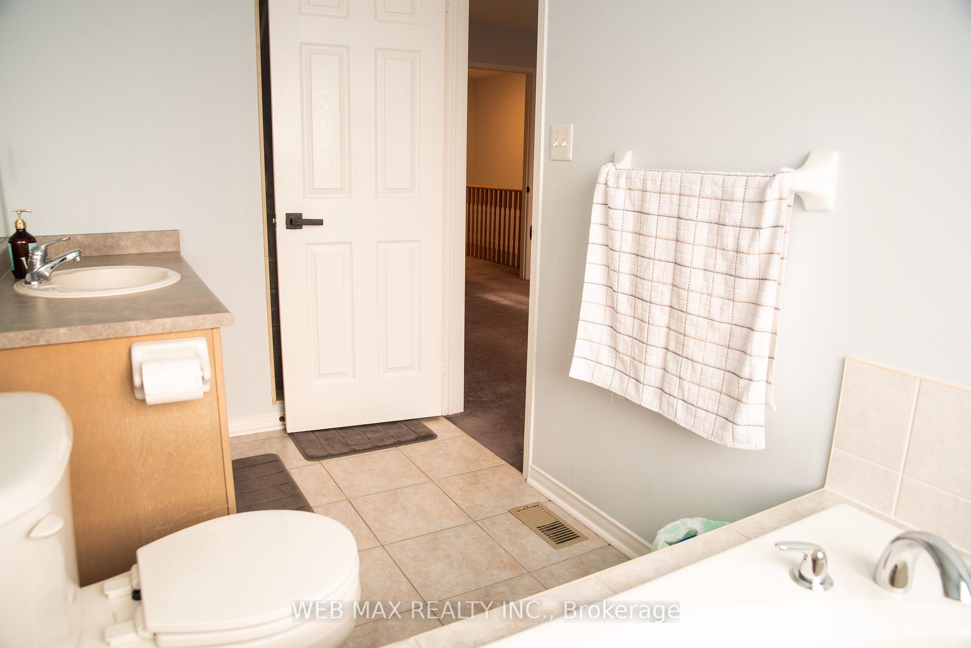 Photo 35 of 53 Ventura Lane, Ajax, Central — HOMEH