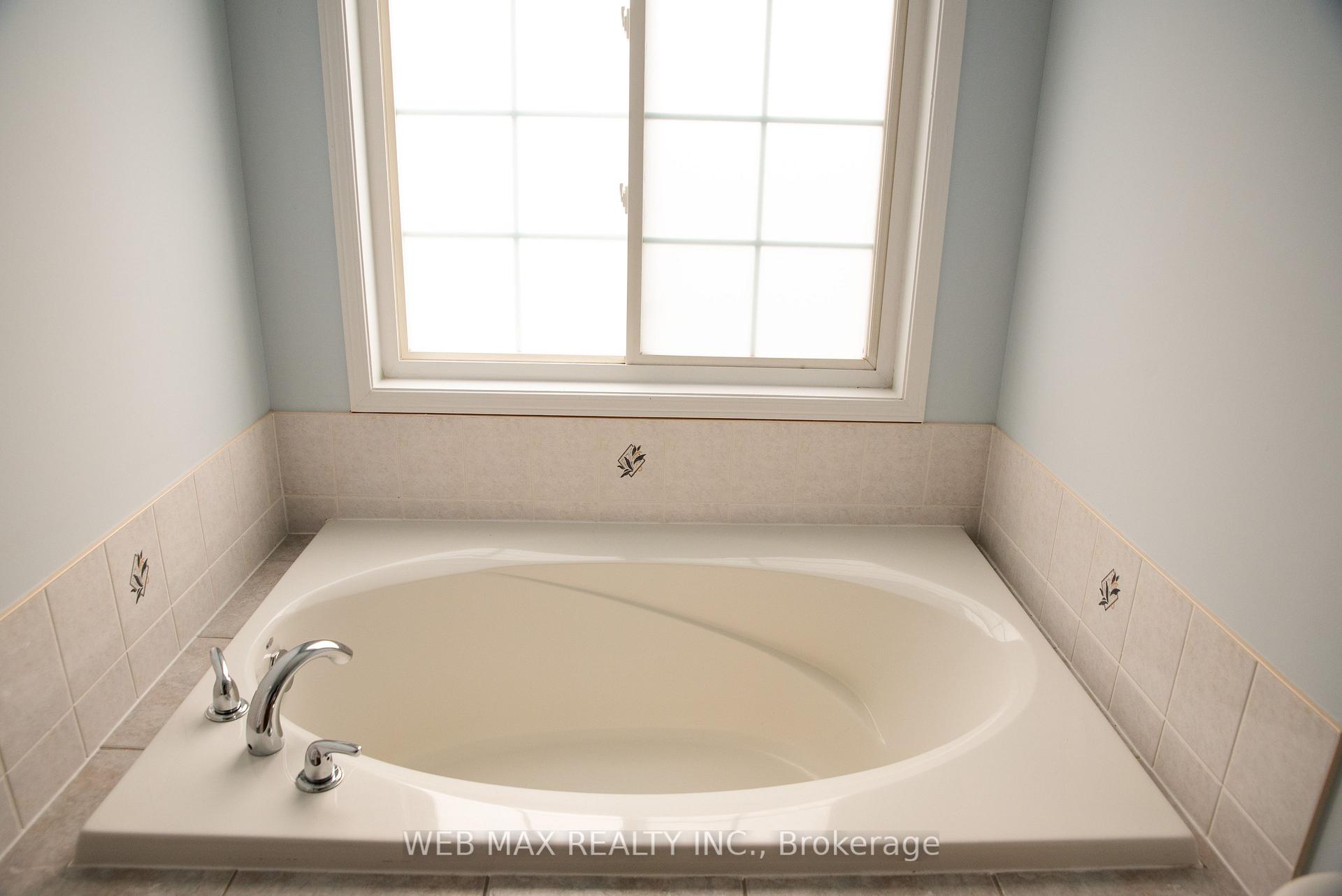 Photo 36 of 53 Ventura Lane, Ajax, Central — HOMEH